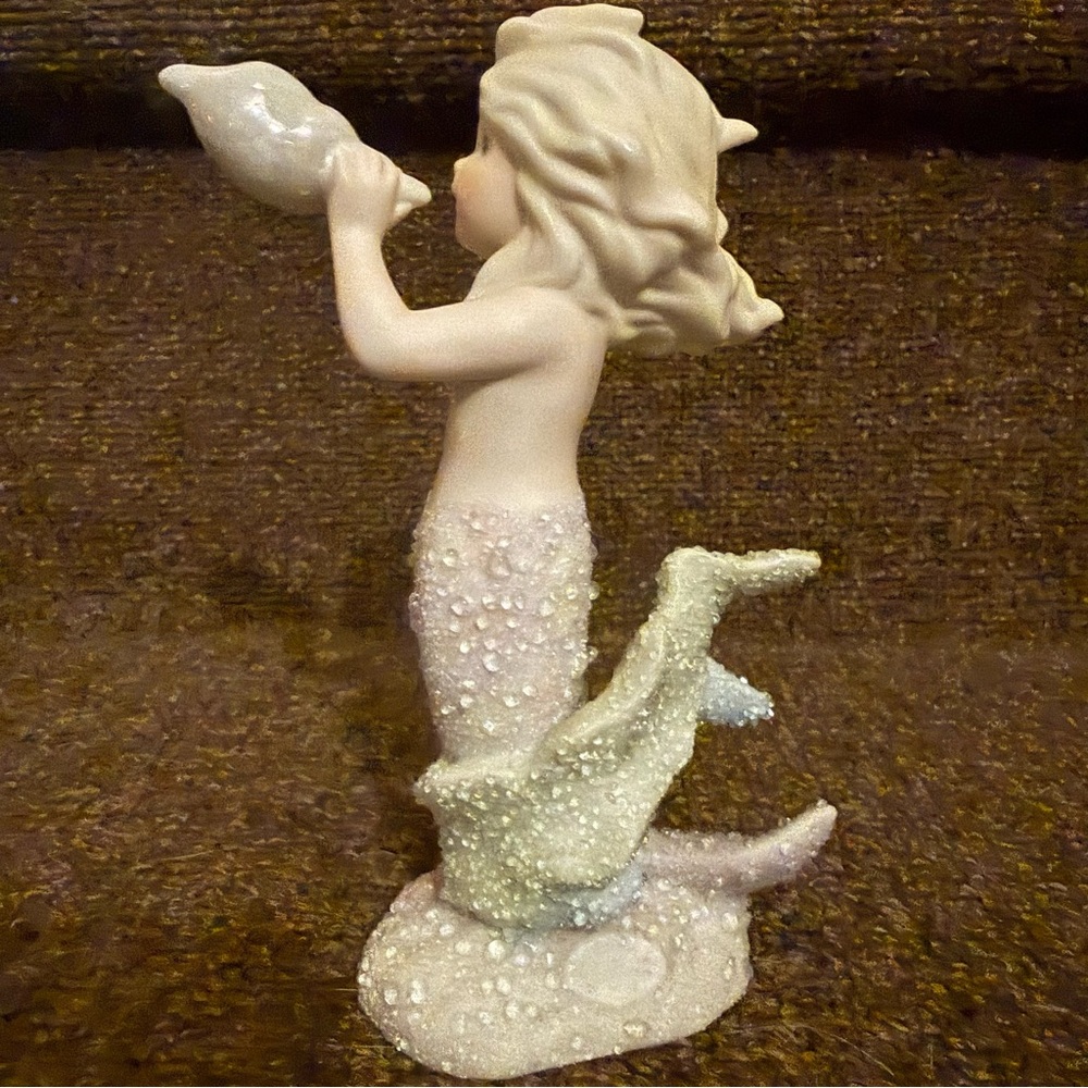 Coral Kingdom Shimmering Mermaid “Aria” - Picture 3 of 5